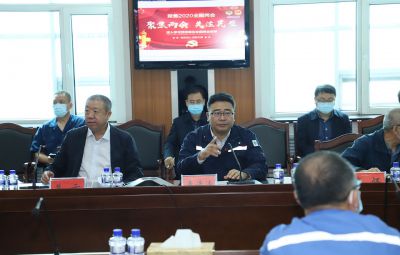 全國人大代表焦云向?qū)毺┞」締T工傳達(dá)兩會精神